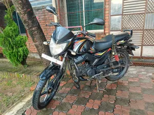 মাহিন্দ্রা সেঞ্চুরো ২০১৫ ব্ল্যাক