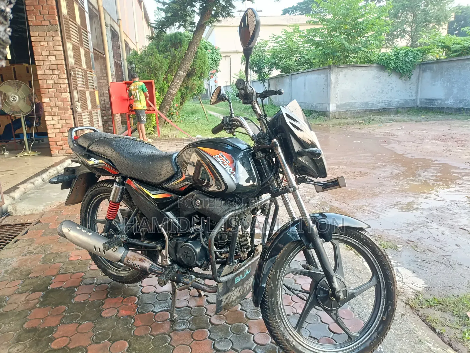 মাহিন্দ্রা সেঞ্চুরো ২০১৫ ব্ল্যাক