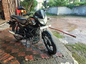 মাহিন্দ্রা সেঞ্চুরো ২০১৫ ব্ল্যাক