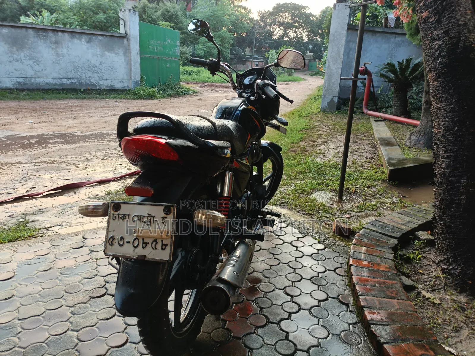 মাহিন্দ্রা সেঞ্চুরো ২০১৫ ব্ল্যাক