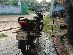মাহিন্দ্রা সেঞ্চুরো ২০১৫ ব্ল্যাক