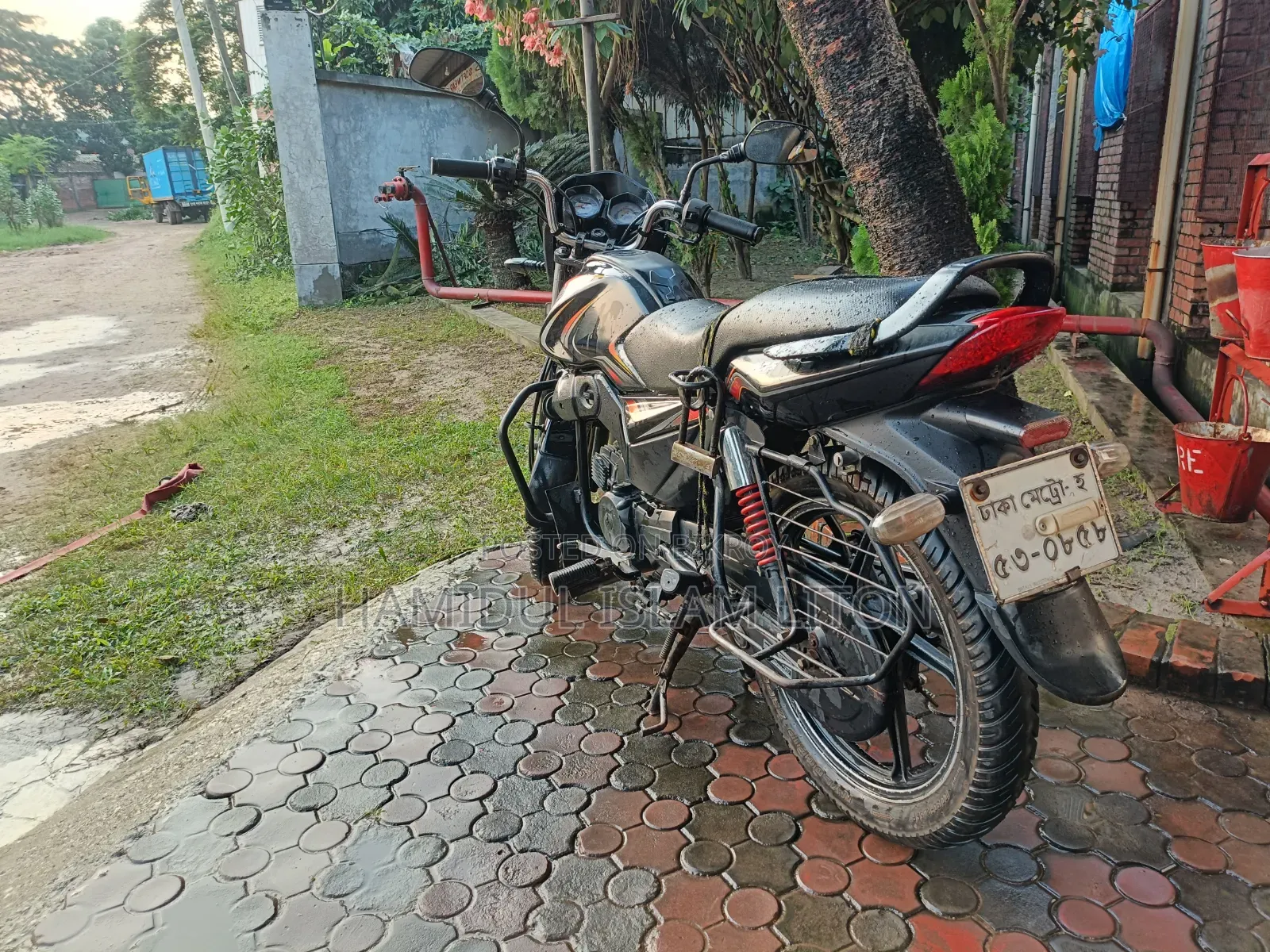 মাহিন্দ্রা সেঞ্চুরো ২০১৫ ব্ল্যাক