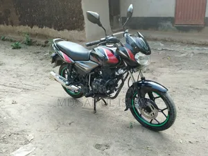 বাজাজ ডিসকভার ১২৫ ২০২০ কালো