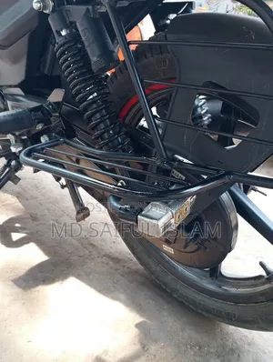 বাজাজ ডিসকভার ১২৫ ২০২০ কালো