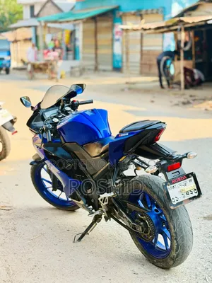 যামাহা আর১৫ ভি৩ ২০২২ নীল