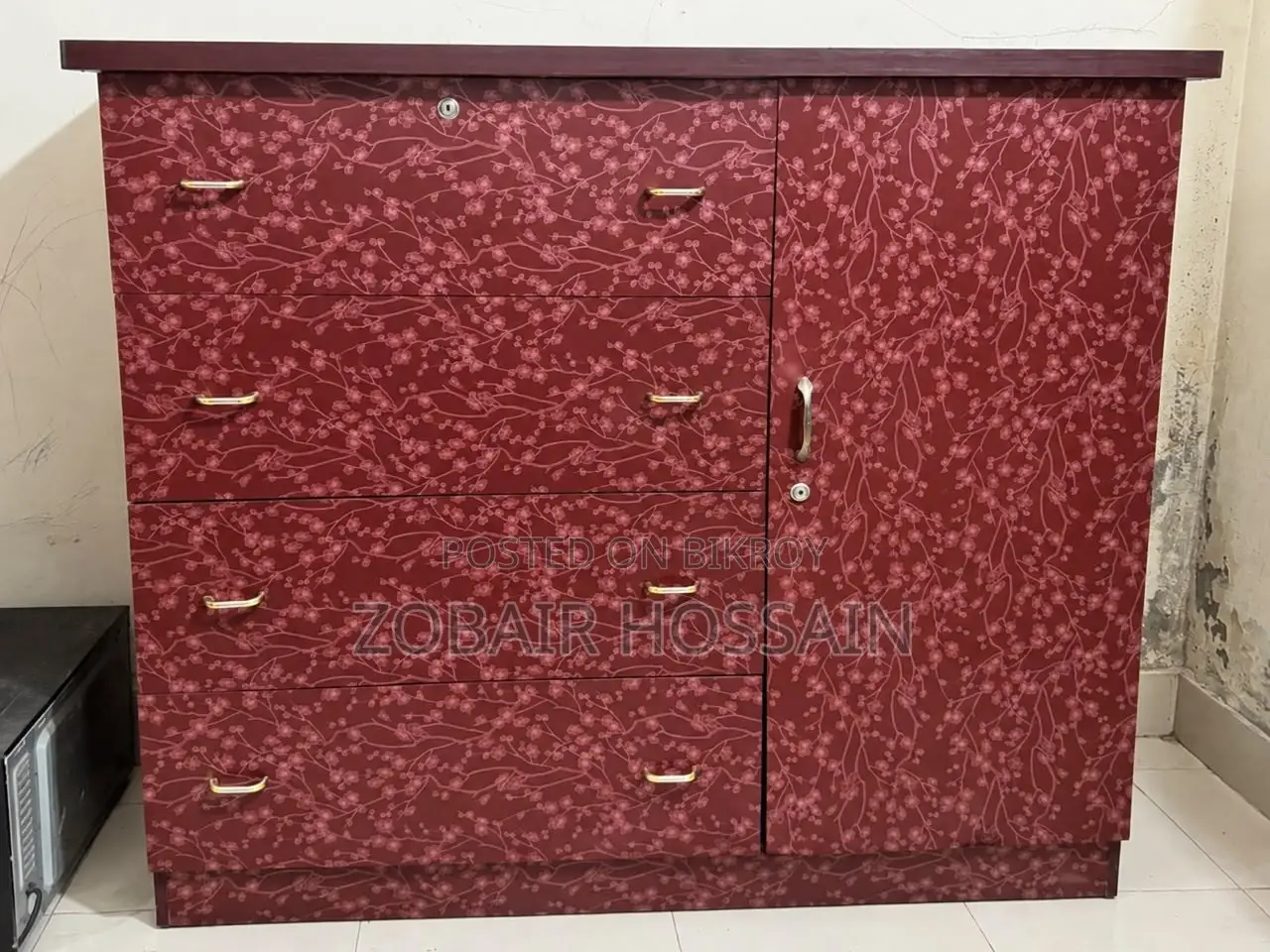 বোর্ডের তৈরি ব্যবহৃত ওয়ারড্রোব বিক্রয়