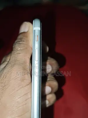 অ্যাপল আইফোন এসই (২০২২) ৬৪ জিবি হোয়াইট