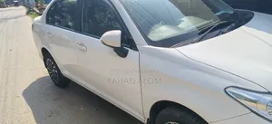 টয়োটা এক্সিও ২০২১ সাদা