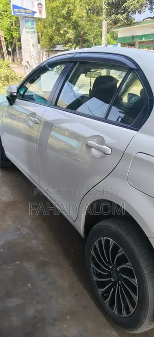 টয়োটা এক্সিও ২০২১ সাদা