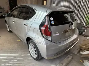Toyota Aqua 2017 Silver