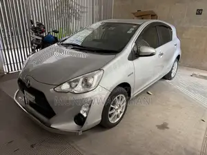 Toyota Aqua 2017 Silver