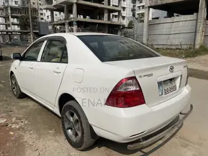 টয়োটা করোল্লা সেডান ২০০৫ সাদা