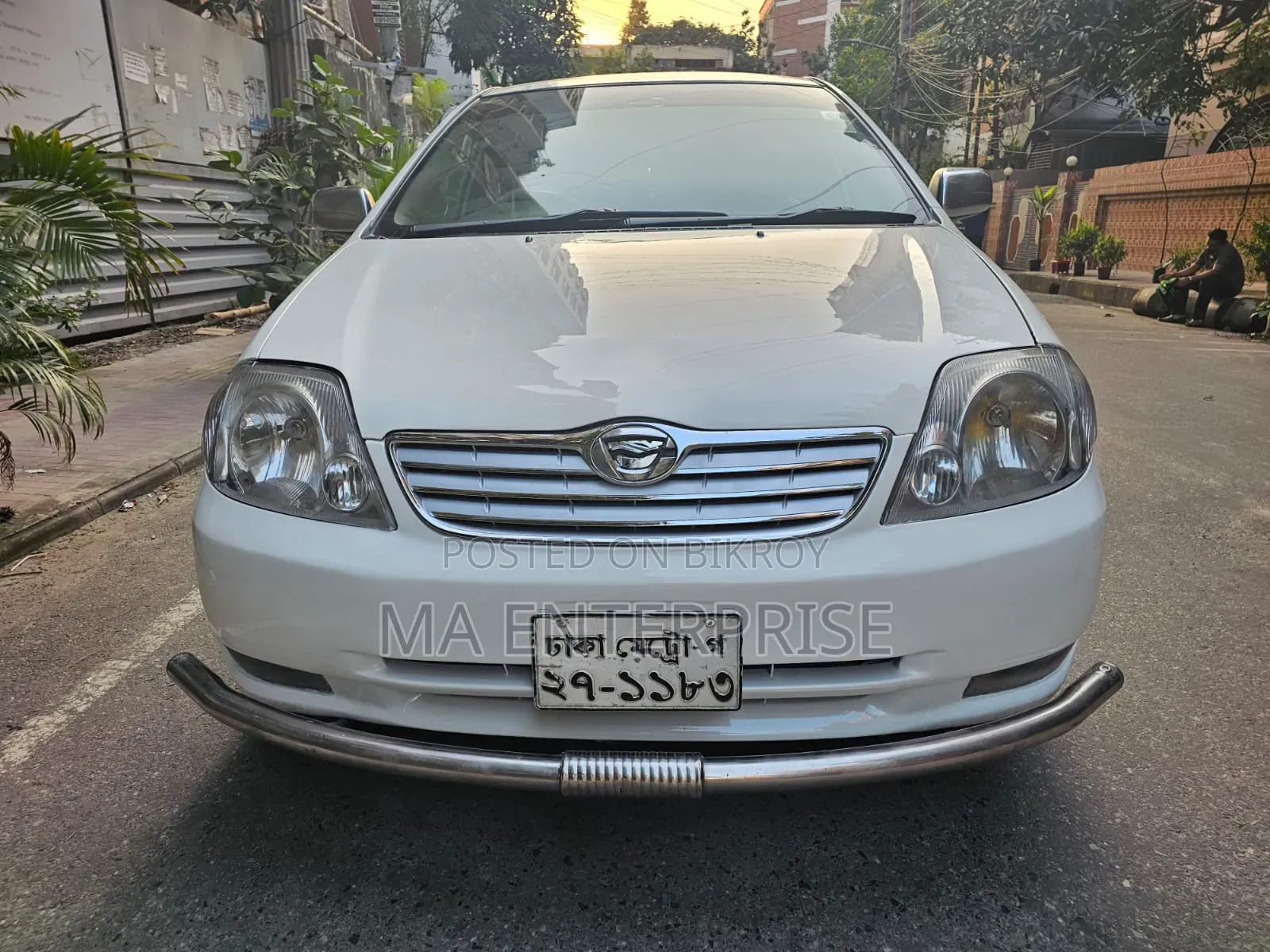 টয়োটা করোল্লা ২০০২ সাদা