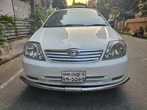 টয়োটা করোল্লা ২০০২ সাদা