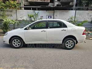 টয়োটা করোল্লা ২০০২ সাদা