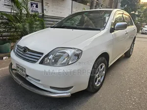টয়োটা করোল্লা ২০০২ সাদা