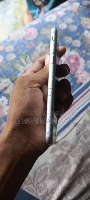 অ্যাপল আইফোন ৭ ৩২ জিবি সিলভার