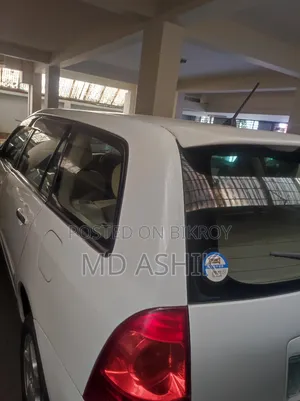 টয়োটা করোল্লা সেডান ২০০৫ সাদা