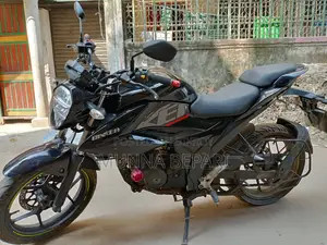 সুজুকি জিক্সার ২০২১ কালো