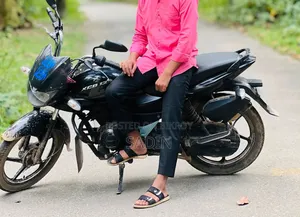 বাজাজ এক্সসিডি ১২৫ ২০১৪ কালো