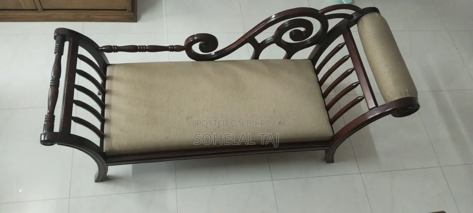 মিনি সোফা।