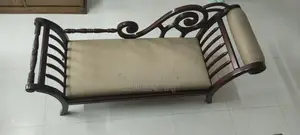 মিনি সোফা।