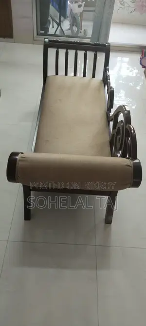 মিনি সোফা।