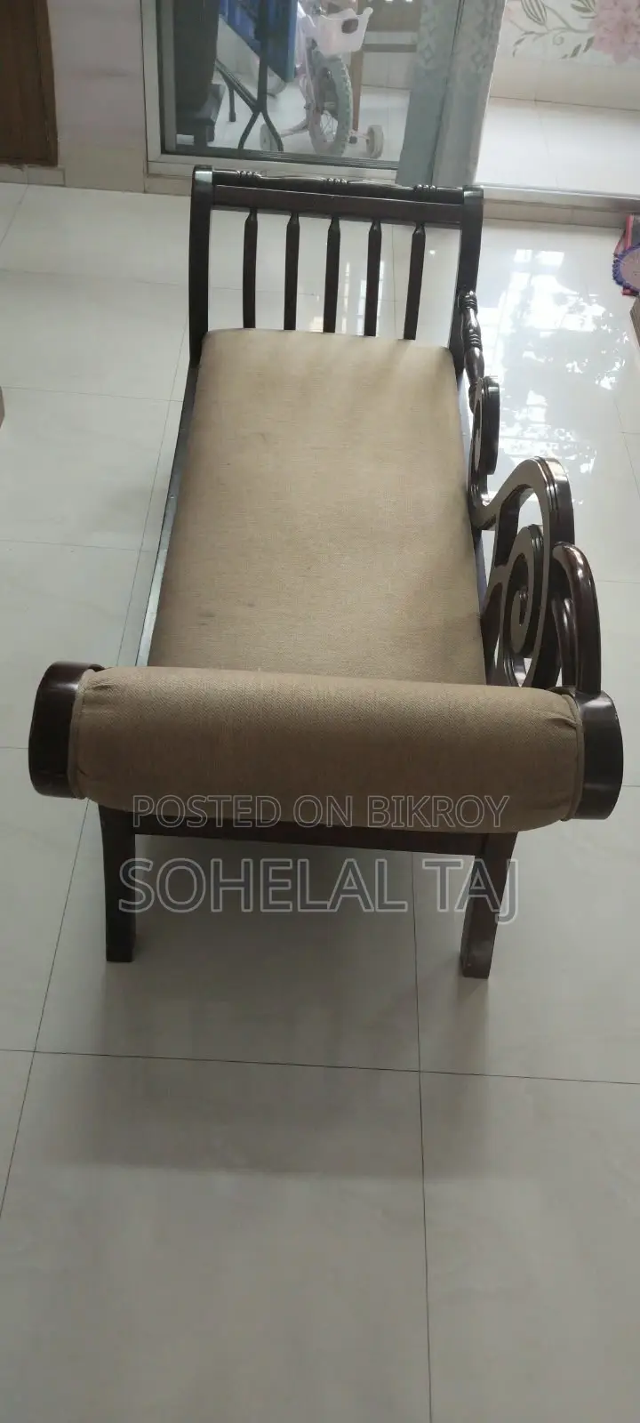 মিনি সোফা।
