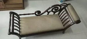 মিনি সোফা।
