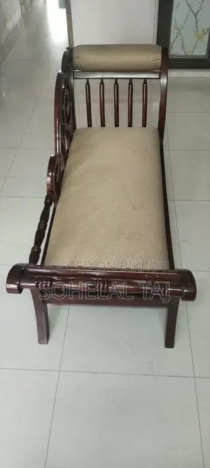 মিনি সোফা।