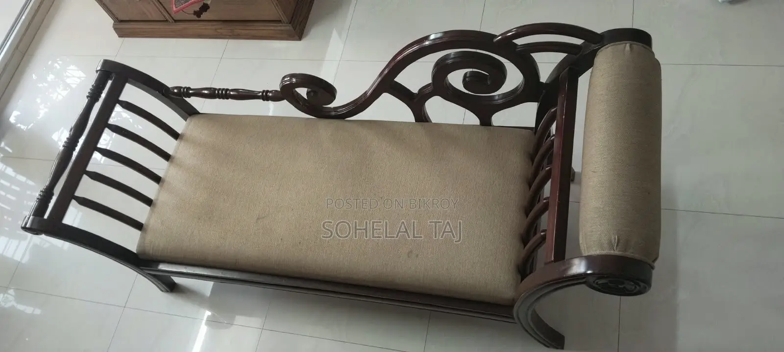 মিনি সোফা।