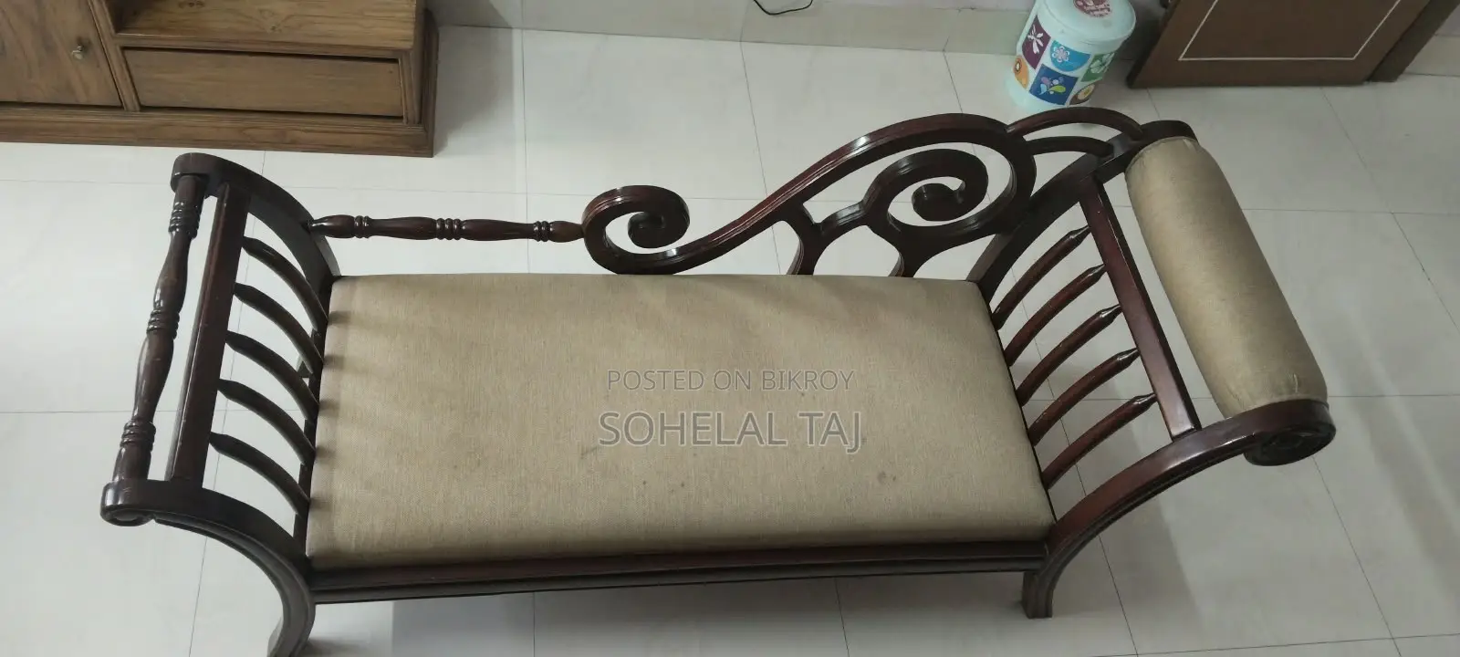 মিনি সোফা।