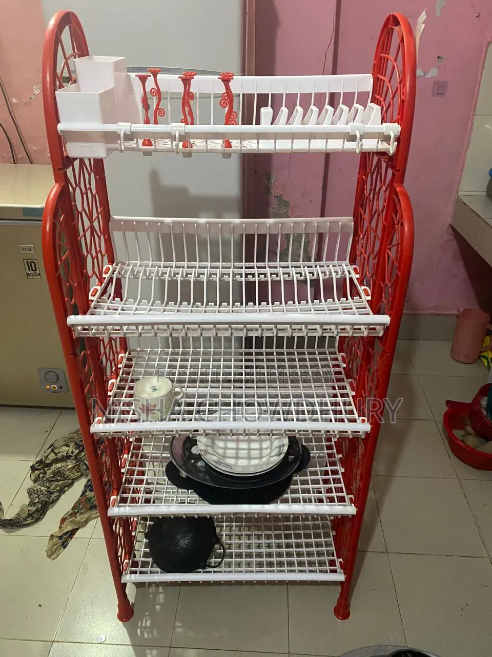 A dish rack will be sold urgently. You have to come to the location and collect it.