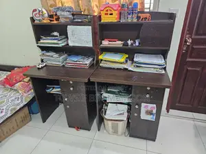 চট্টগ্রামে চান্দগাঁও আবাসিক এলাকায় ২টা স্টাডি টেবিল বিক্রি হবে