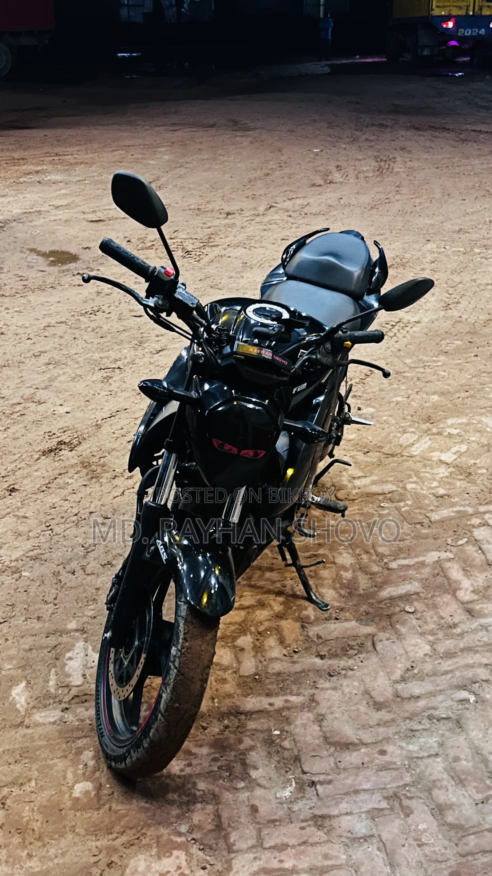 সুজুকি জিক্সার ২০২৩ ব্ল্যাক