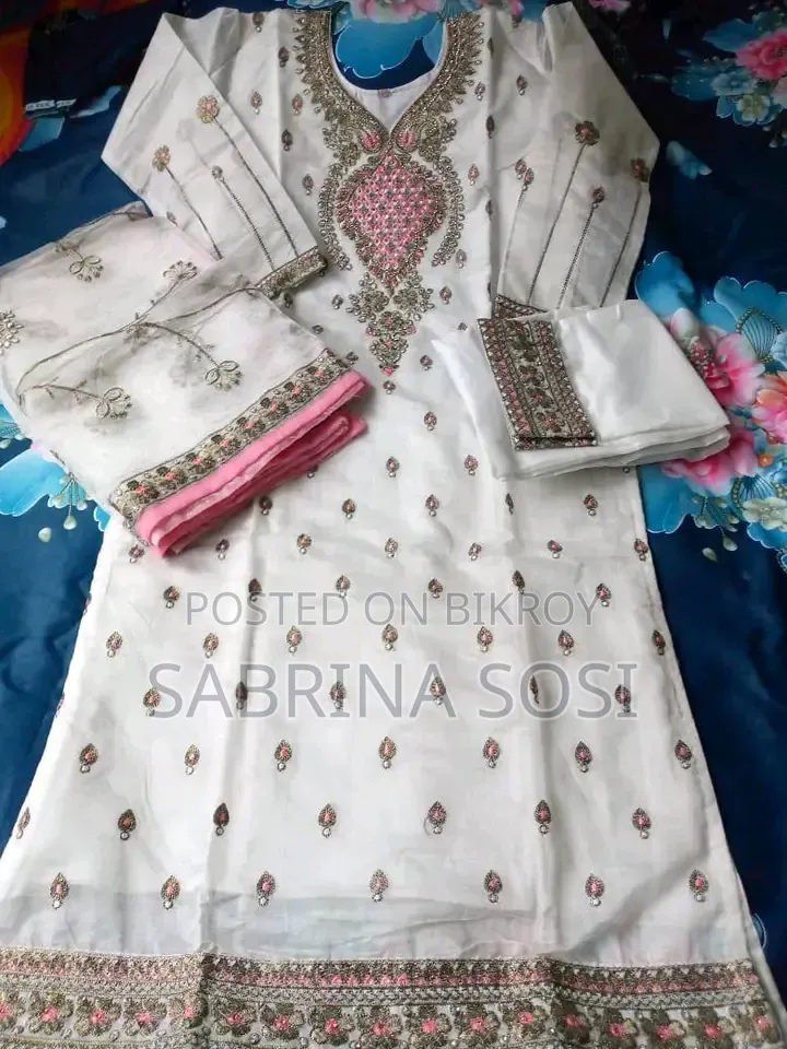 পার্টি ড্রেস