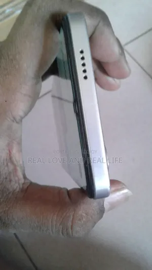 Vivo Y19e 64 GB White