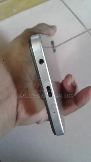 Vivo Y19e 64 GB White