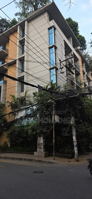 বারিধারা ডিপ্লোমেটিক জোনে ৫.৮০ কাঠা জমি উপর ৫তলা বাড়ি বিক্রি হবে
