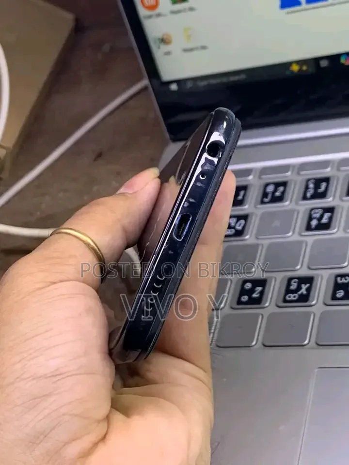 Vivo Y12 64 GB Blue