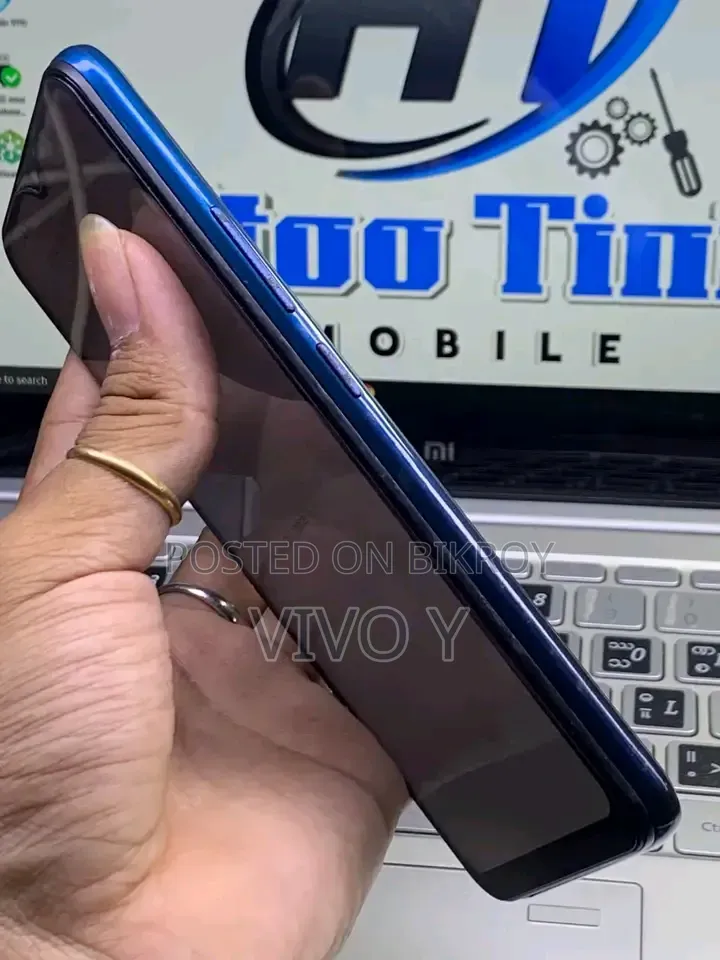 Vivo Y12 64 GB Blue