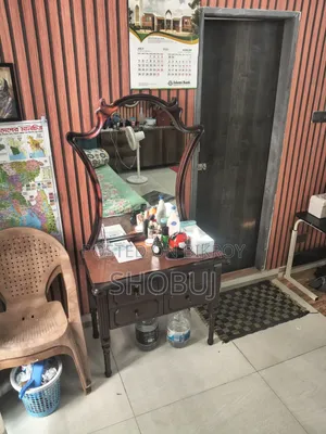 ড্রেসিং টেবিল