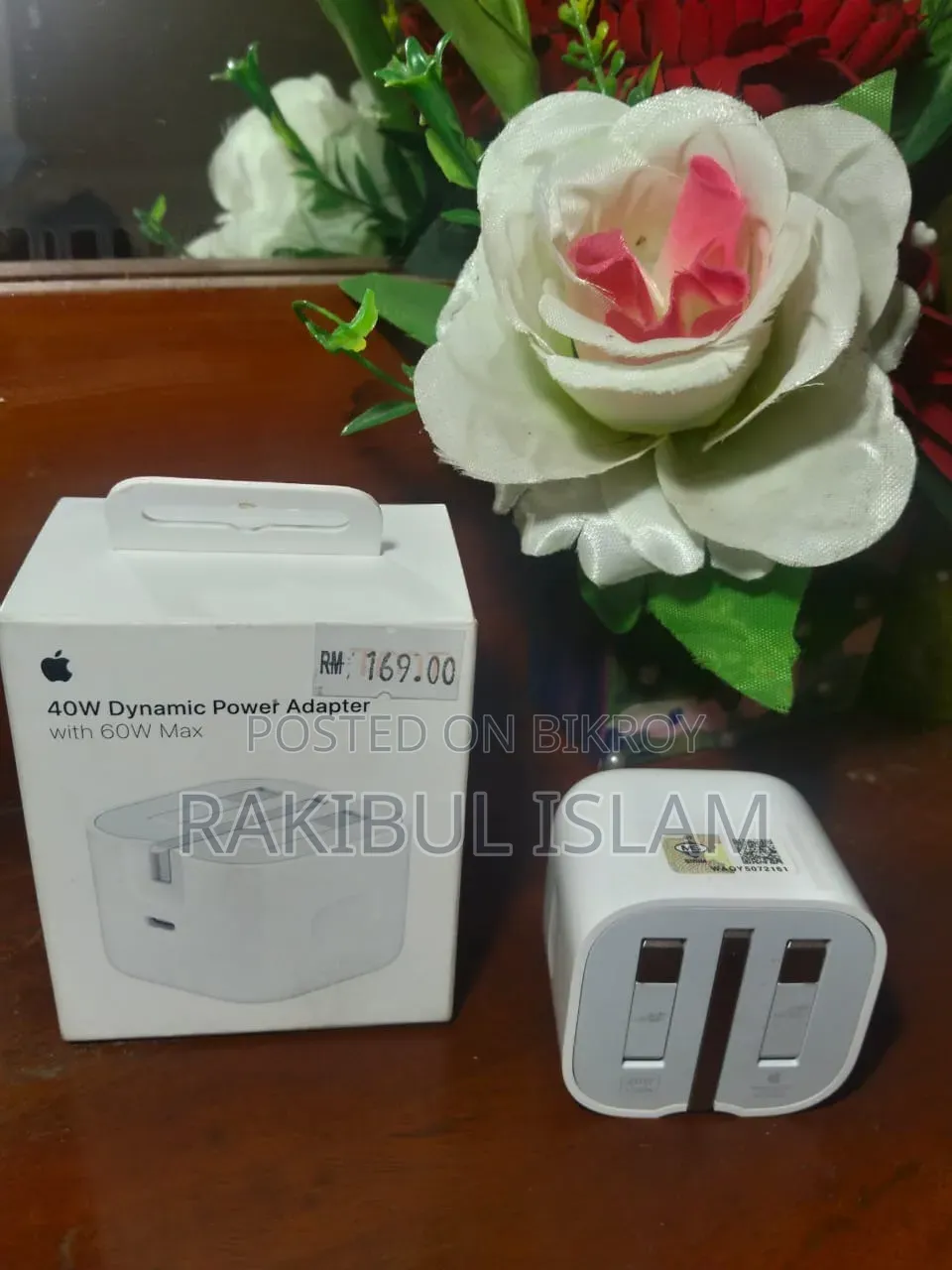 iPhone 18 Pro Max And 40w Original Charger + Backpart