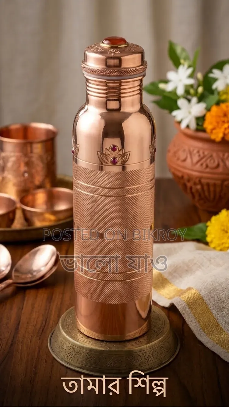 ​আভিজাত্য ও স্বাস্থ্যরক্ষা: "অভিজাত ডিজাইনের খাঁটি তামার ওয়াটার বোতল