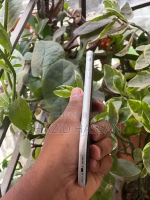 অ্যাপল আইফোন এক্সআর ৬৪ জিবি হোয়াইট