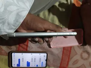 Apple iPhone 11 64 GB White