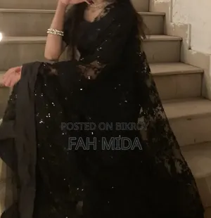 কালো কাজ করা শাড়ি