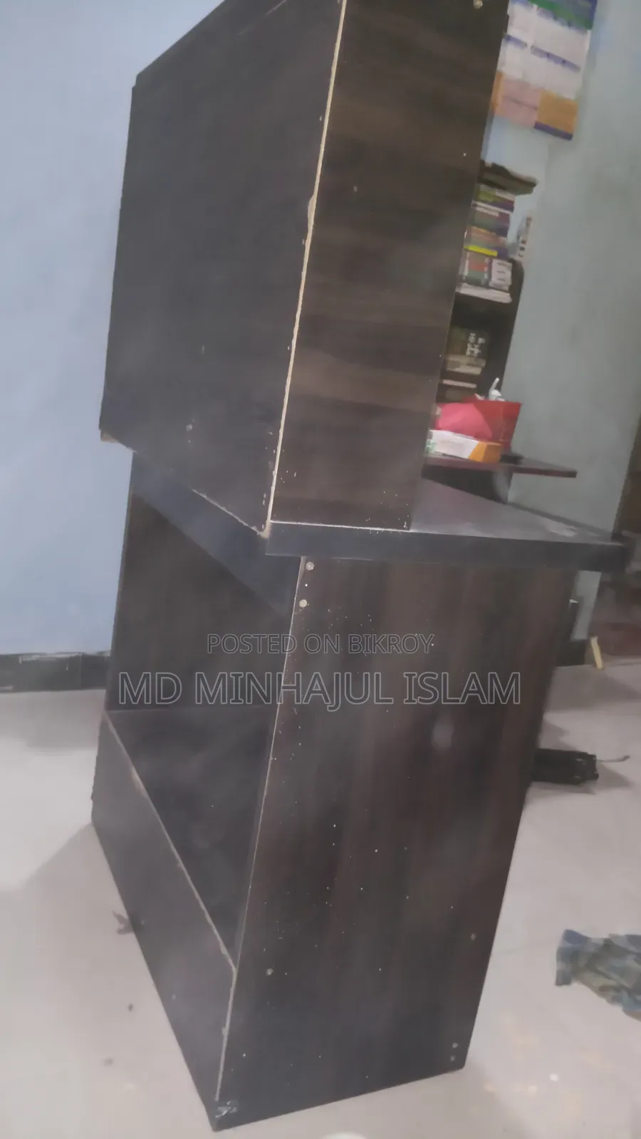 লেপ্টপ / ডেক্সটপ টেবিল।