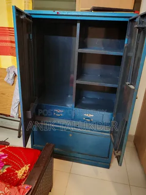 ফুল ফ্রেশ কন্ডিশন ফুল স্টিল আলমারি / স্টিলের আলমারি বিক্রি হবে