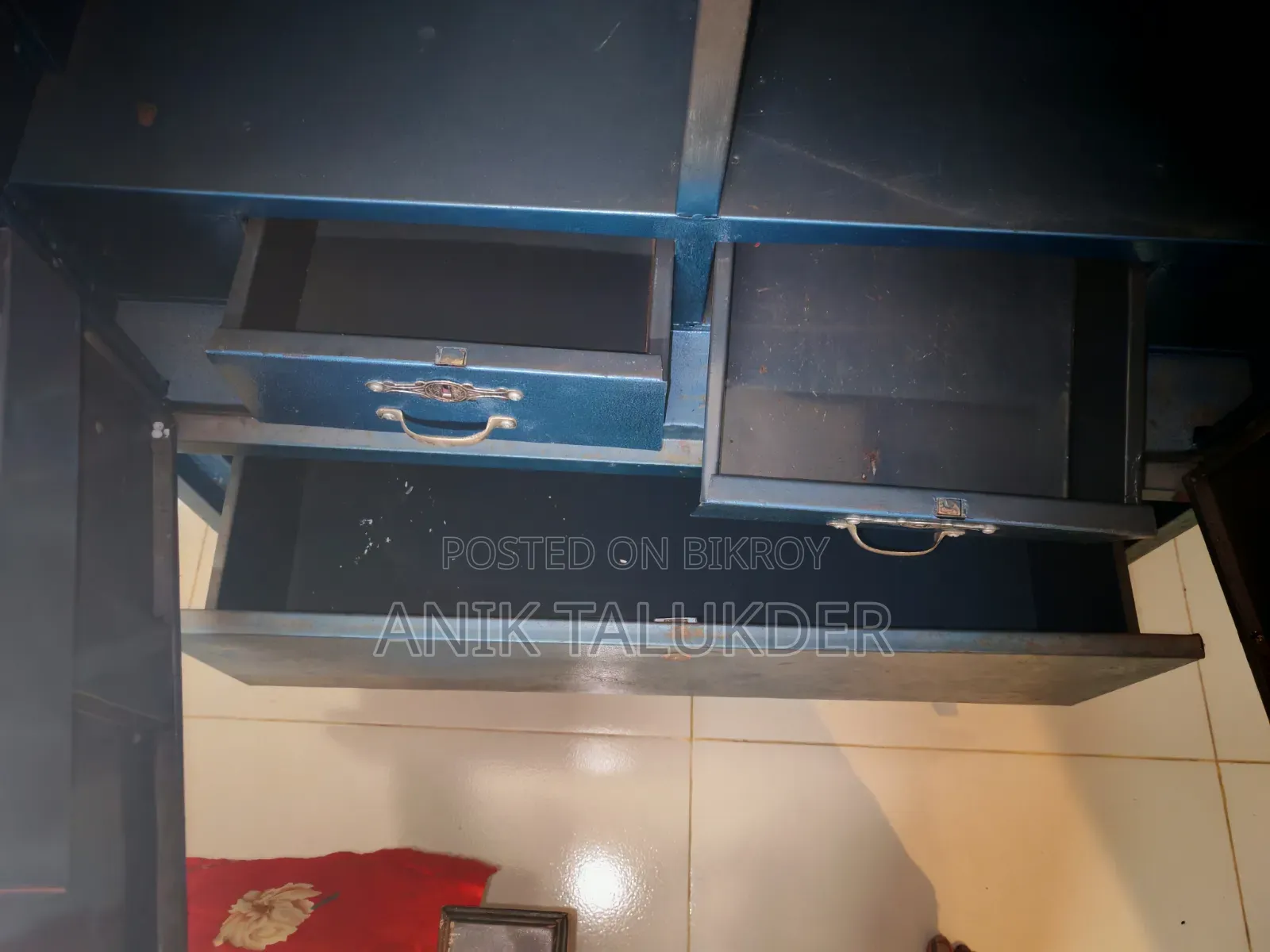 ফুল ফ্রেশ কন্ডিশন ফুল স্টিল আলমারি / স্টিলের আলমারি বিক্রি হবে